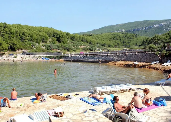 8765b * Jelsa (Hvar)