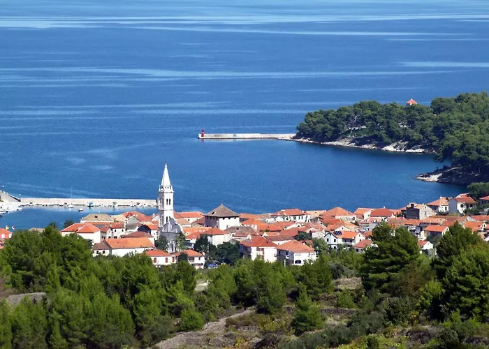 8765b * Jelsa (Hvar)