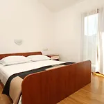 8765b * Jelsa (Hvar)