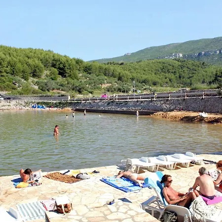 8765b * Jelsa (Hvar)
