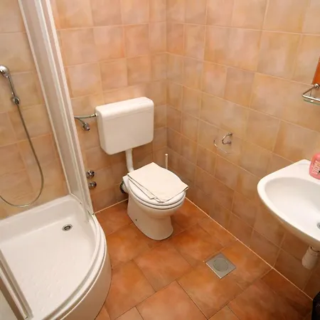 8765b Apartment Jelsa (Hvar)